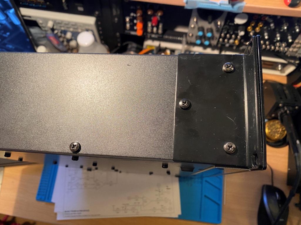 Sideview of the Roland JV-1080 module