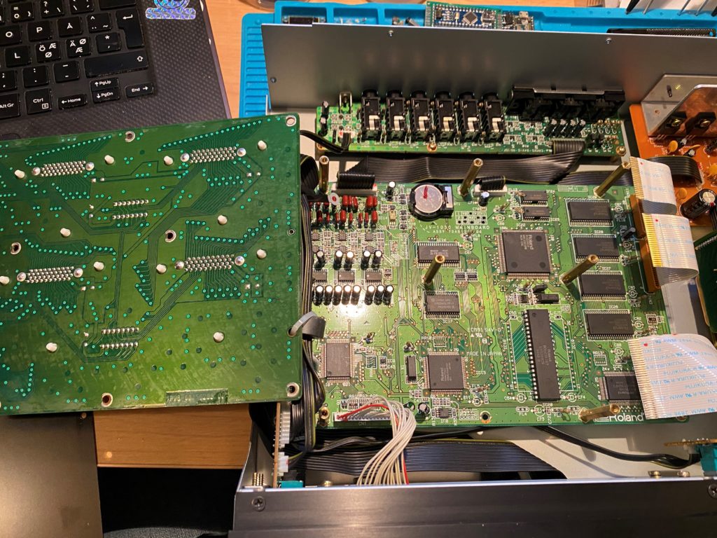 Main board of the Roland JV-1080 module uncovered